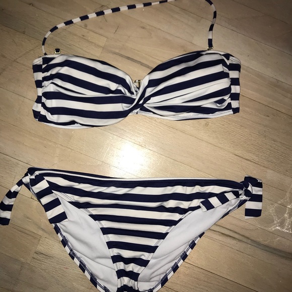 Bikini - Picture 1 of 1